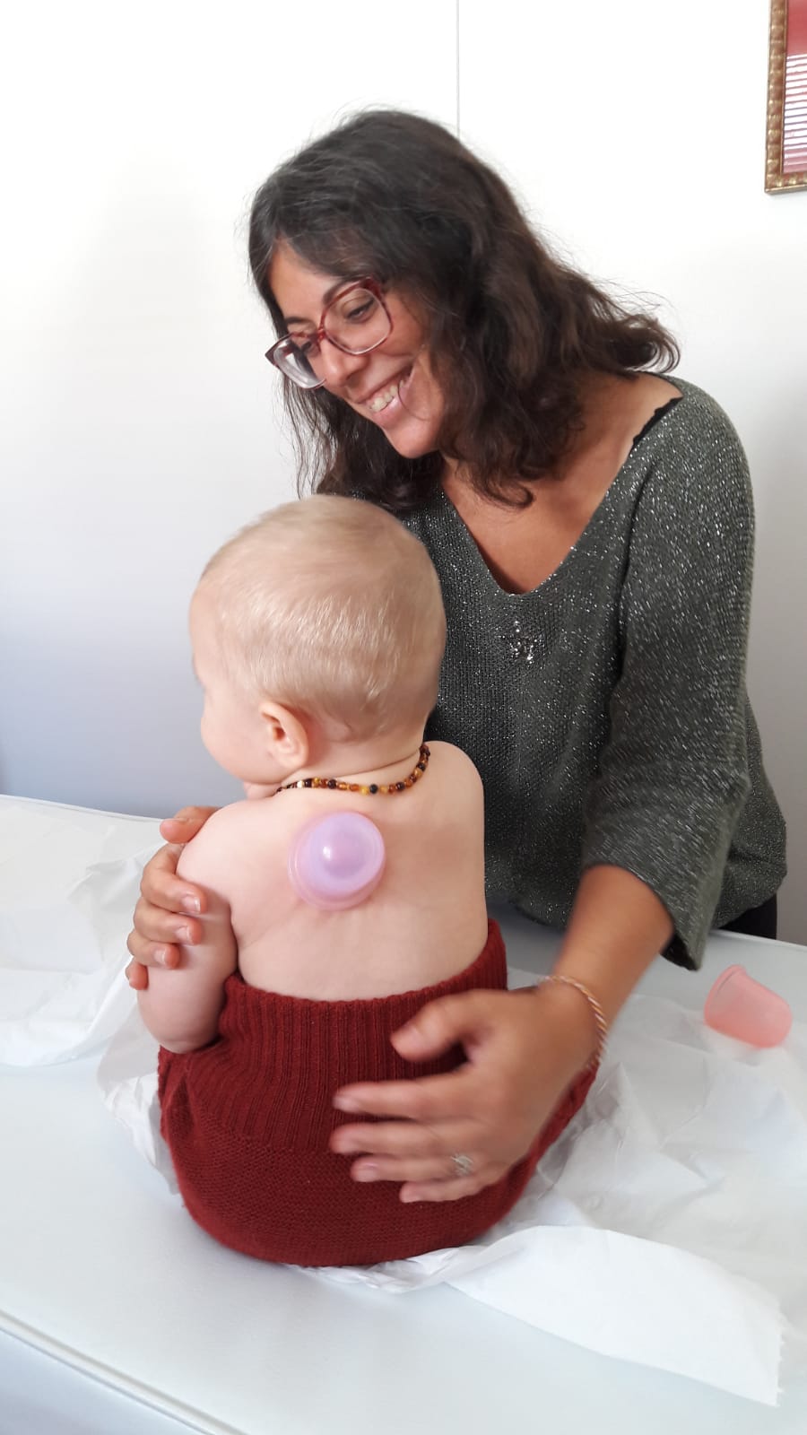 Miral Keren avec un bébé